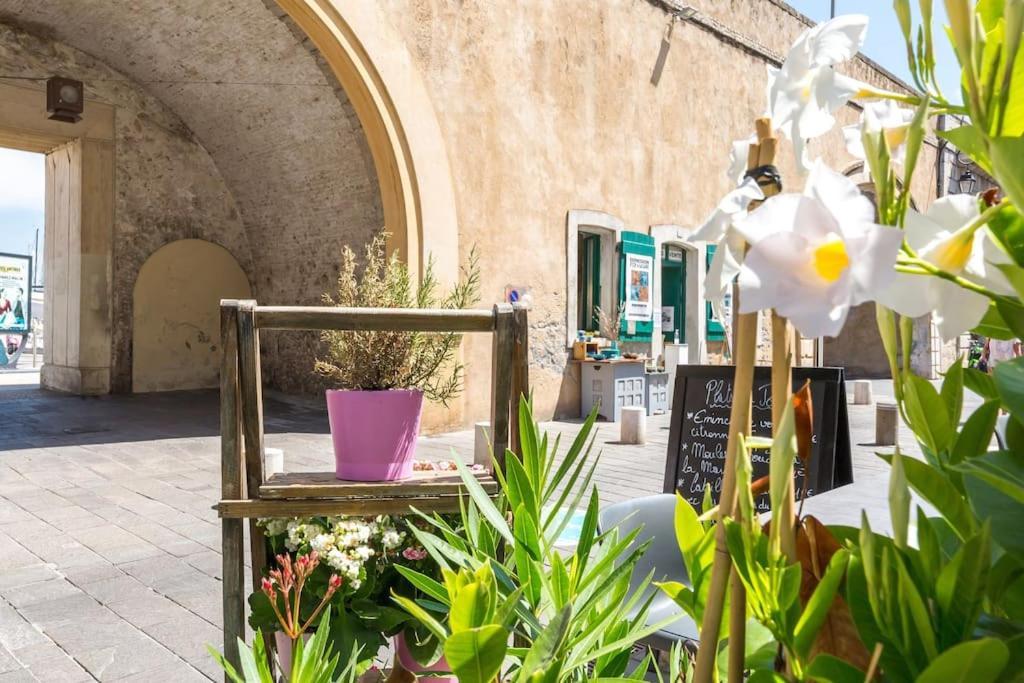 Appartement Authentique Situe En Plein Centre D'אנטיב מראה חיצוני תמונה